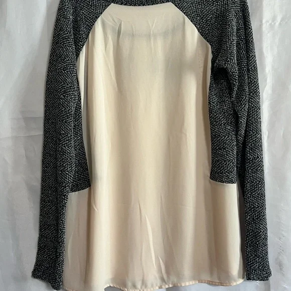 Daytrip Black and Cream Embellished Long Sleeve Top Sz Sm. Like New Condition - Picture 2 of 8